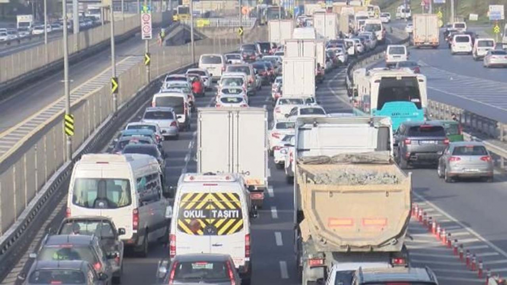 Tam kapanmanın ilk gününde yoğunluk yaşandı, ek seferler konuldu 7