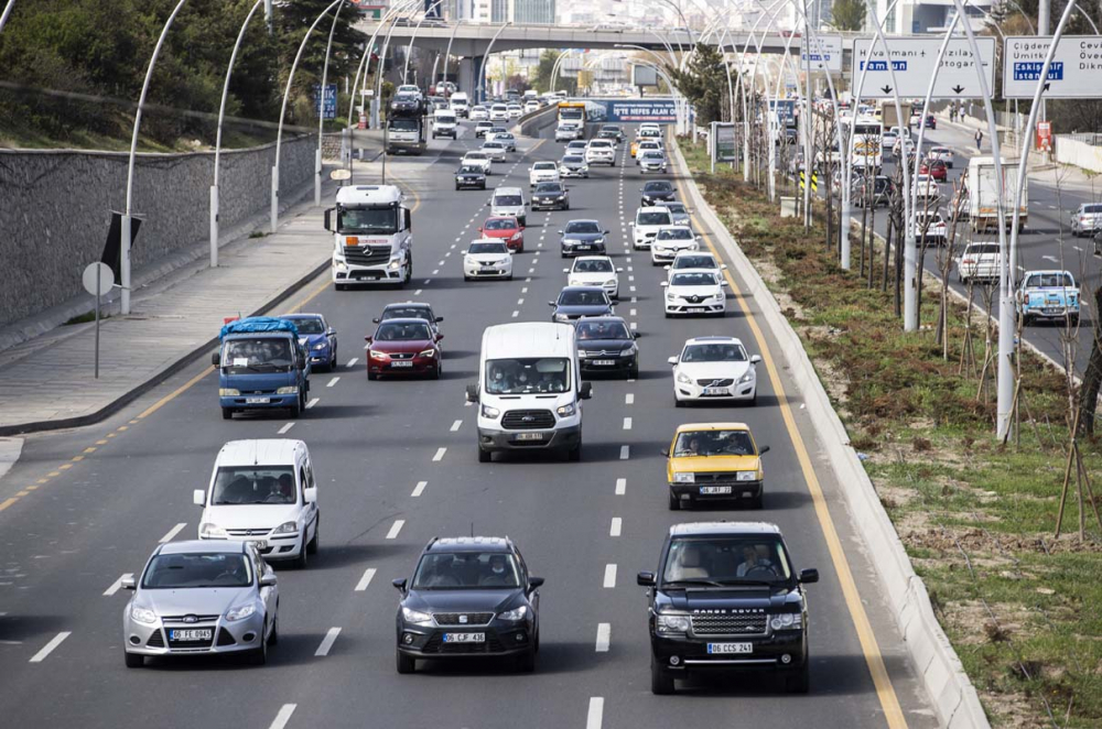 Kısıtlanamıyorlar! Tam kapanmanın ilk gününde trafik kilitlendi, ek metro seferleri kondu! 11