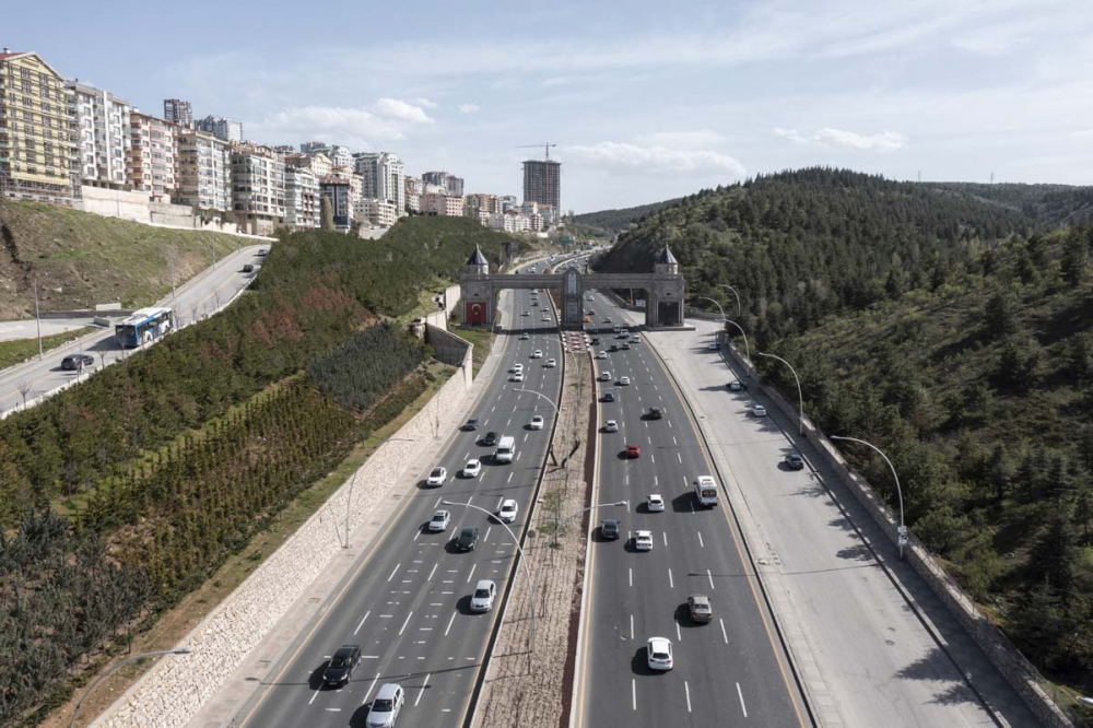 Kısıtlanamıyorlar! Tam kapanmanın ilk gününde trafik kilitlendi, ek metro seferleri kondu! 16