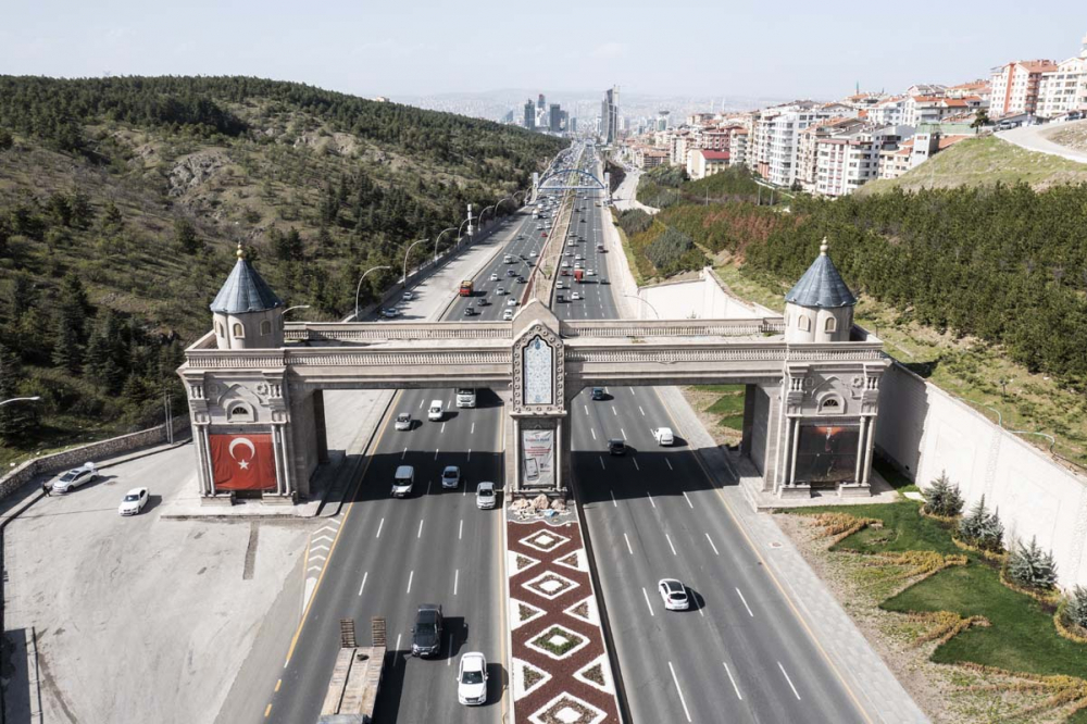 Kısıtlanamıyorlar! Tam kapanmanın ilk gününde trafik kilitlendi, ek metro seferleri kondu! 17