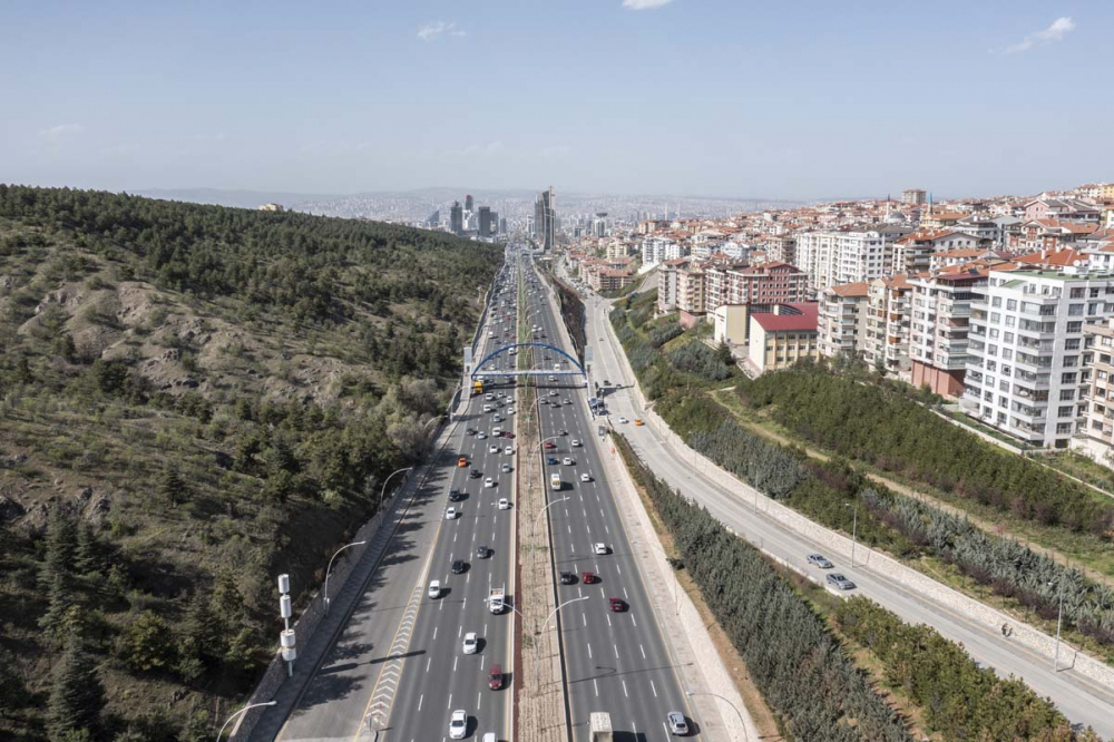 Kısıtlanamıyorlar! Tam kapanmanın ilk gününde trafik kilitlendi, ek metro seferleri kondu! 18