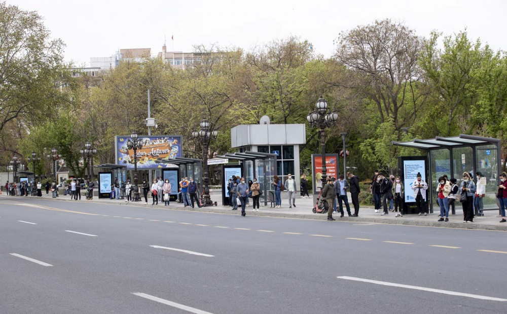 Kısıtlanamıyorlar! Tam kapanmanın ilk gününde trafik kilitlendi, ek metro seferleri kondu! 35