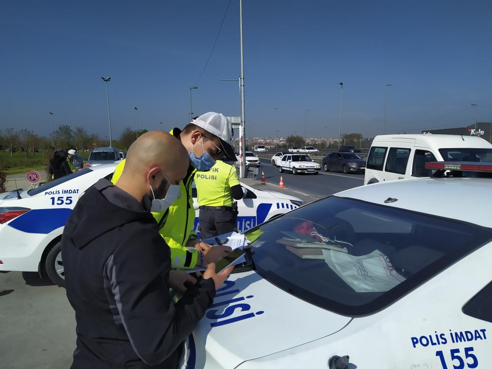 Kısıtlanamıyorlar! Tam kapanmanın ilk gününde trafik kilitlendi, ek metro seferleri kondu! 37