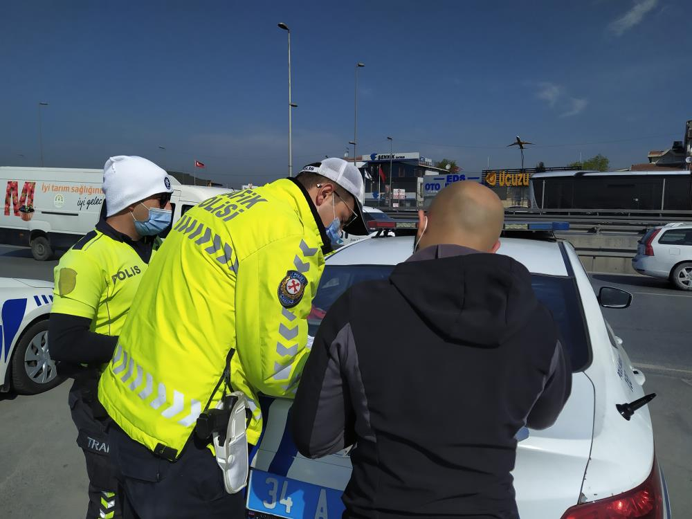 Kısıtlanamıyorlar! Tam kapanmanın ilk gününde trafik kilitlendi, ek metro seferleri kondu! 38