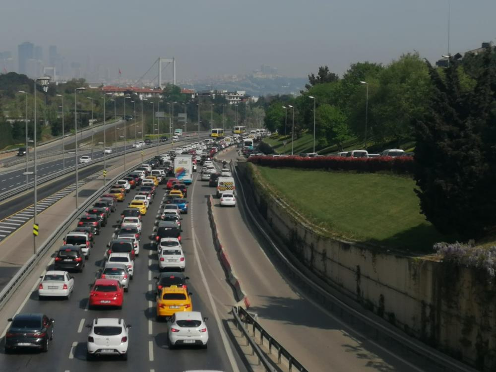 Kısıtlanamıyorlar! Tam kapanmanın ilk gününde trafik kilitlendi, ek metro seferleri kondu! 6