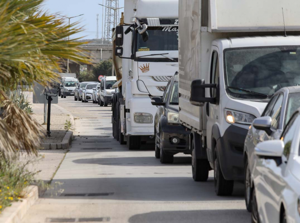 Kısıtlanamıyorlar! Tam kapanmanın ilk gününde trafik kilitlendi, ek metro seferleri kondu! 8