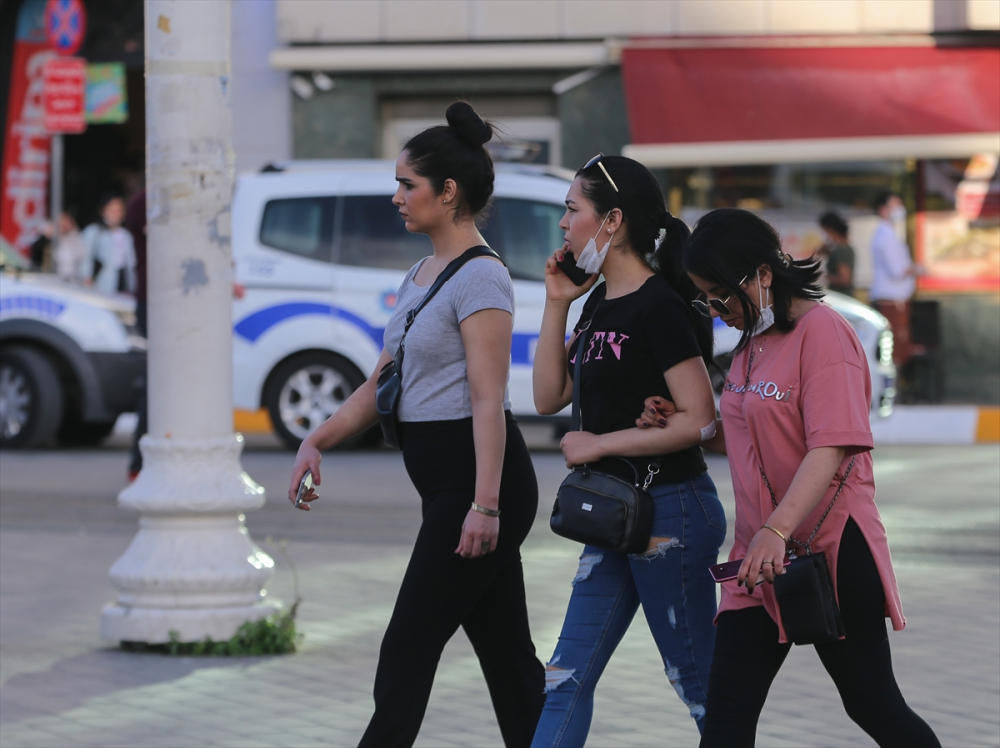 Tam kapanma süreci sonrası yavaş normalleşme başlıyor! Vakalar düşmezse ise... 13