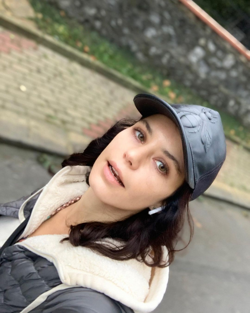 Beren Saat hayatını kaybeden eski sevgilisini bu yıl da unutmadı: Yazdığı not takipçilerini ikiye böldü 5