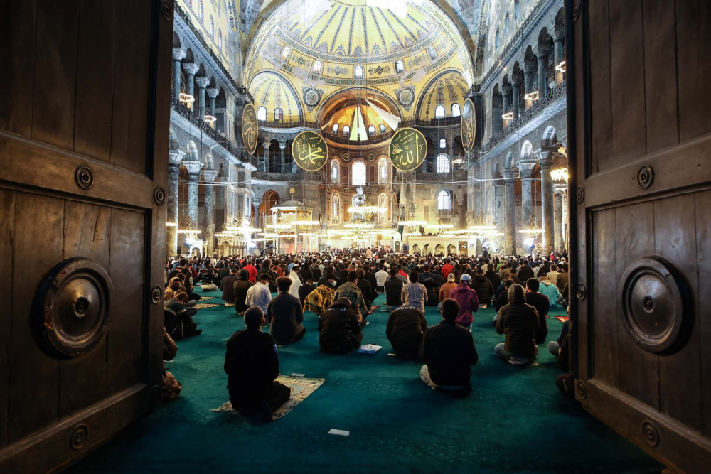 Tarihi an:  Ayasofya-i Kebir Cami-i Şerifi'nde 87 yıl sonra ilk bayram namazı kılındı 1