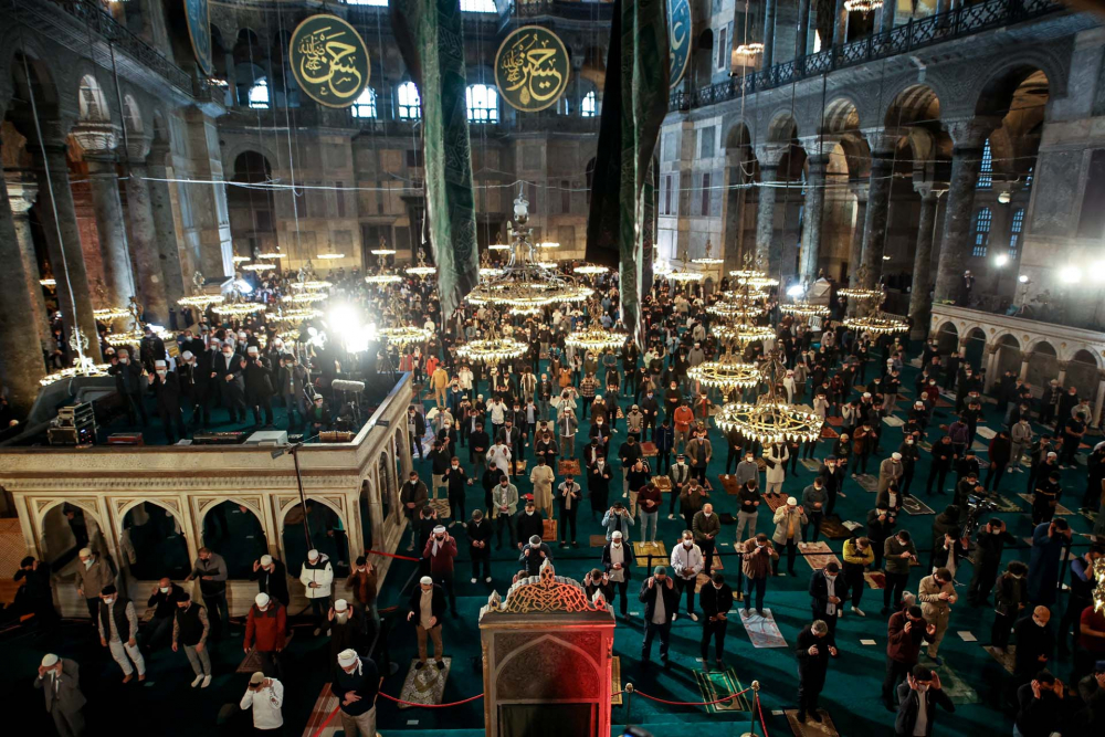 Tarihi an:  Ayasofya-i Kebir Cami-i Şerifi'nde 87 yıl sonra ilk bayram namazı kılındı 10