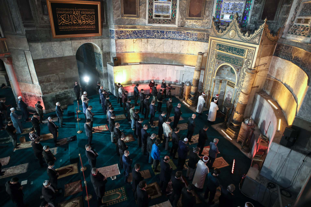 Tarihi an:  Ayasofya-i Kebir Cami-i Şerifi'nde 87 yıl sonra ilk bayram namazı kılındı 12