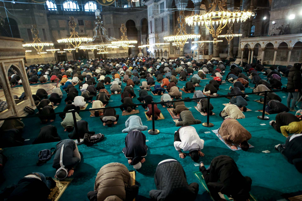 Tarihi an:  Ayasofya-i Kebir Cami-i Şerifi'nde 87 yıl sonra ilk bayram namazı kılındı 14