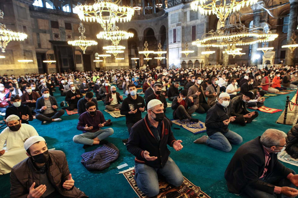 Tarihi an:  Ayasofya-i Kebir Cami-i Şerifi'nde 87 yıl sonra ilk bayram namazı kılındı 2