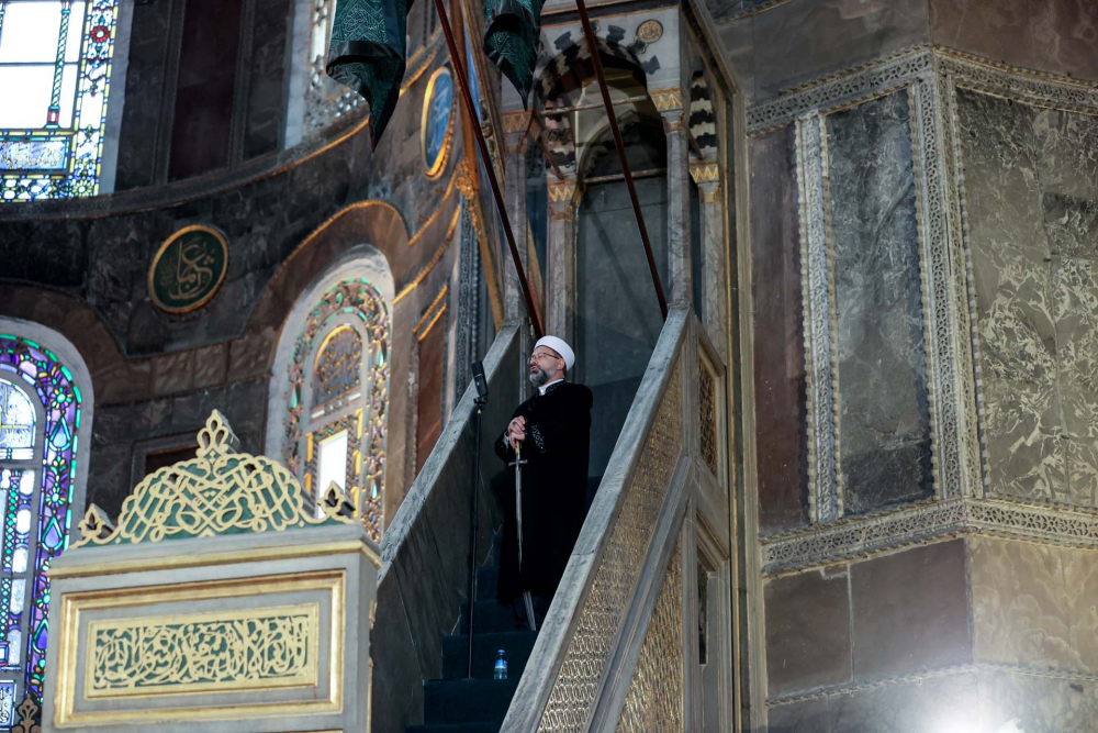 Tarihi an:  Ayasofya-i Kebir Cami-i Şerifi'nde 87 yıl sonra ilk bayram namazı kılındı 22