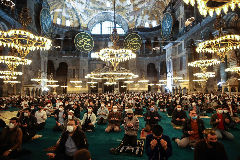 Tarihi an:  Ayasofya-i Kebir Cami-i Şerifi'nde 87 yıl sonra ilk bayram namazı kılındı 3