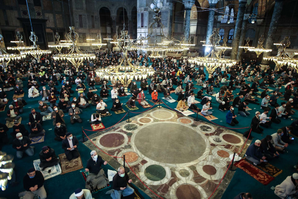 Tarihi an:  Ayasofya-i Kebir Cami-i Şerifi'nde 87 yıl sonra ilk bayram namazı kılındı 5