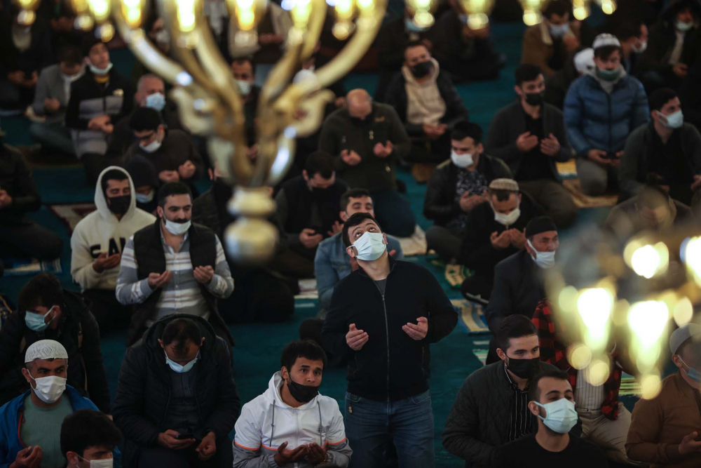 Tarihi an:  Ayasofya-i Kebir Cami-i Şerifi'nde 87 yıl sonra ilk bayram namazı kılındı 7