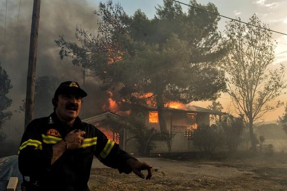 Yunanistan'daki yangın felaketinden acı fotoğraflar... 12