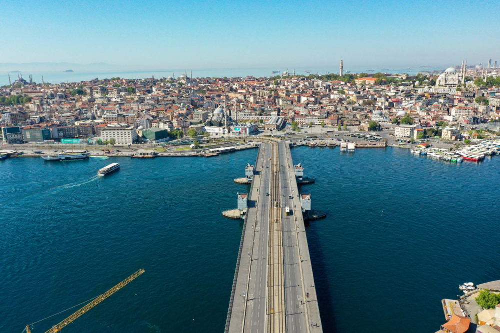 Ramazan Bayramında korona sessizliği çöktü: Eminönü Meydanı ve çevresi boş kaldı 5