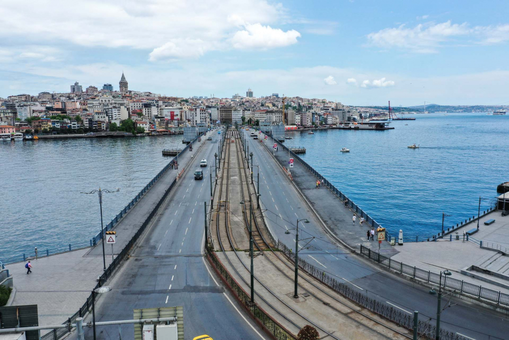 İstanbul'da tam kapanmanın son günü!  Üsküdar Meydanı ve çevresi boş kaldı 4