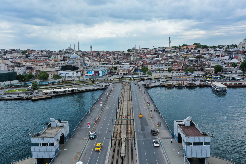 İstanbul'da tam kapanmanın son günü!  Üsküdar Meydanı ve çevresi boş kaldı 5