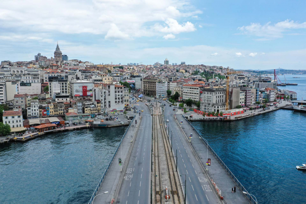 İstanbul'da tam kapanmanın son günü!  Üsküdar Meydanı ve çevresi boş kaldı 6