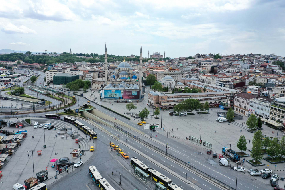 İstanbul'da tam kapanmanın son günü!  Üsküdar Meydanı ve çevresi boş kaldı 7