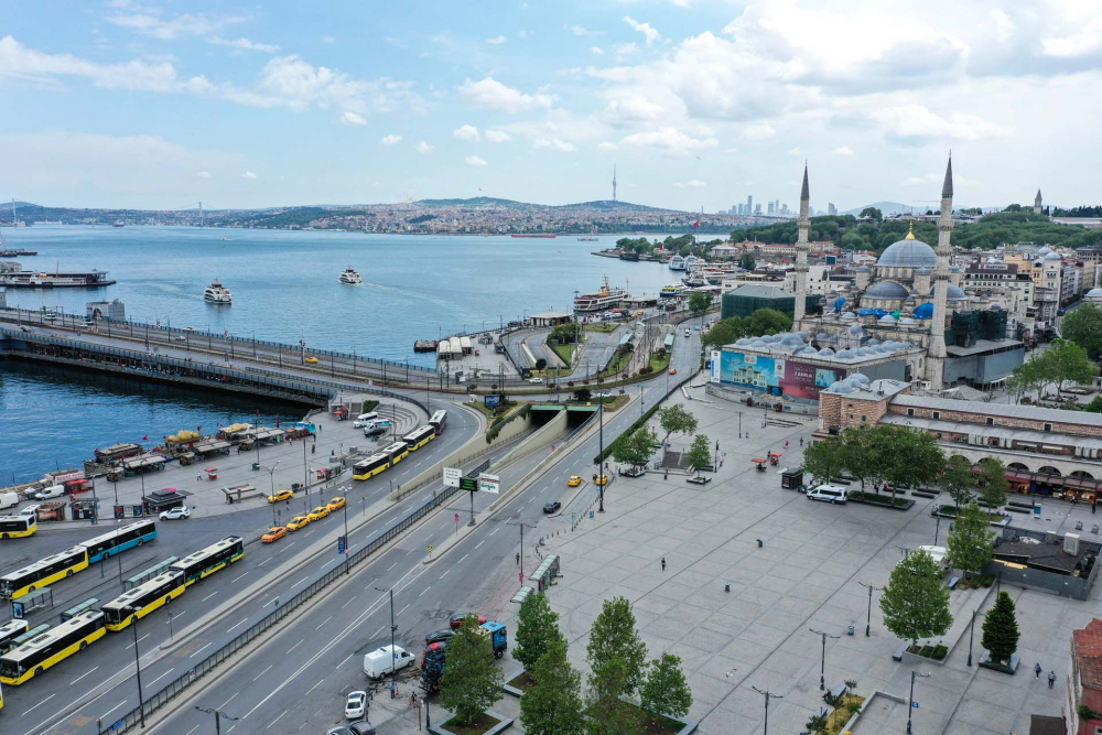 İstanbul'da tam kapanmanın son günü!  Üsküdar Meydanı ve çevresi boş kaldı 8