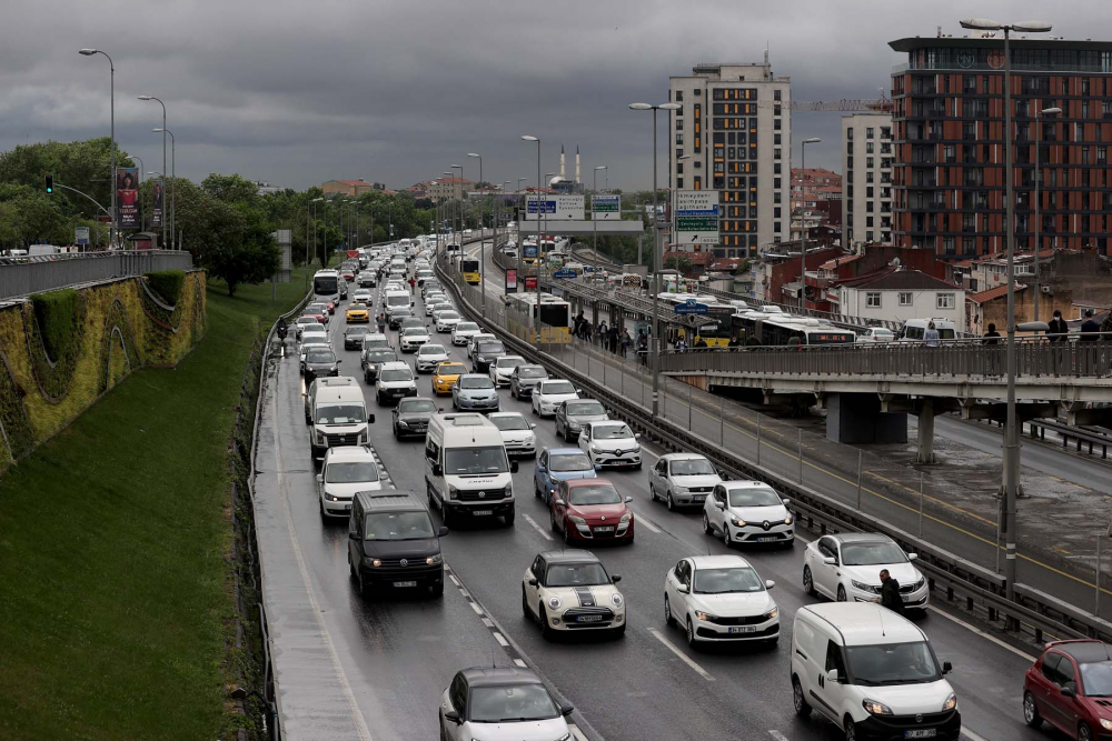 Sokağa çıkma kısıtlaması öncesi İstanbul'da trafik yoğunluğu yaşanıyor 11