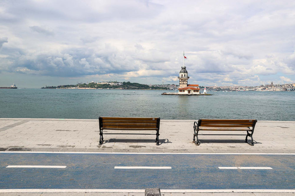 Sokağa çıkma kısıtlamasında Kadıköy Meydanına sessizlik çöktü! 15