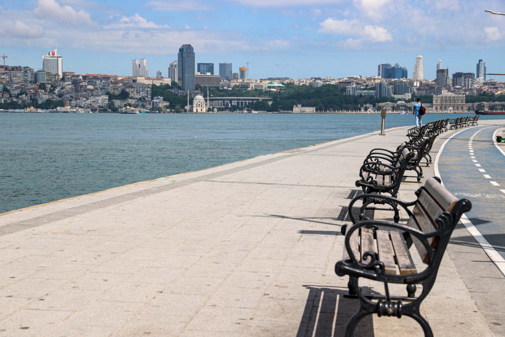 Sokağa çıkma kısıtlamasında Kadıköy Meydanına sessizlik çöktü! 16