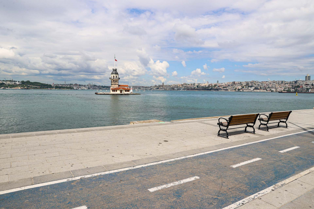 Sokağa çıkma kısıtlamasında Kadıköy Meydanına sessizlik çöktü! 17