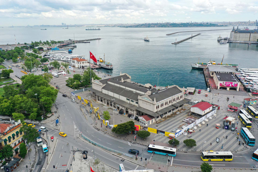 Sokağa çıkma kısıtlamasında Kadıköy Meydanına sessizlik çöktü! 2