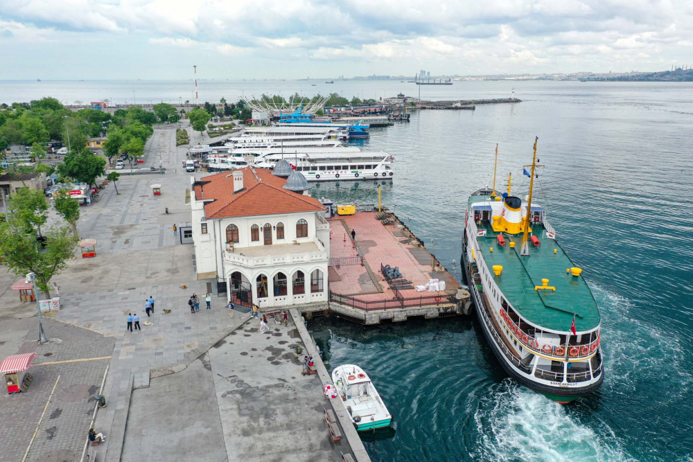 Sokağa çıkma kısıtlamasında Kadıköy Meydanına sessizlik çöktü! 3