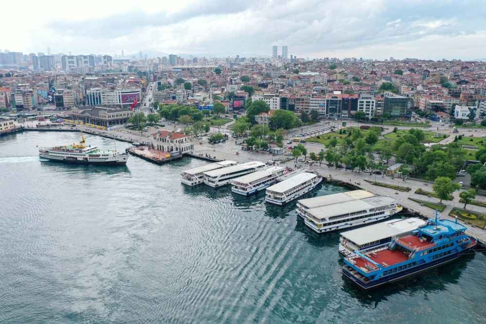 Sokağa çıkma kısıtlamasında Kadıköy Meydanına sessizlik çöktü! 4