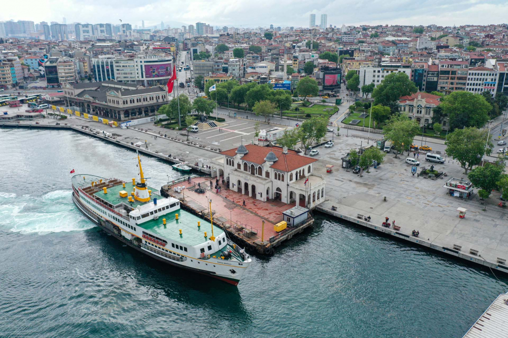 Sokağa çıkma kısıtlamasında Kadıköy Meydanına sessizlik çöktü! 5