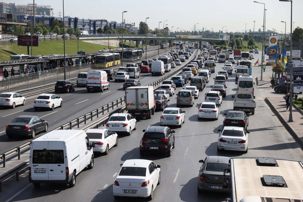 Sokağa çıkma kısıtlaması bitti, İstanbullular İstiklal Caddesine akın etti 10