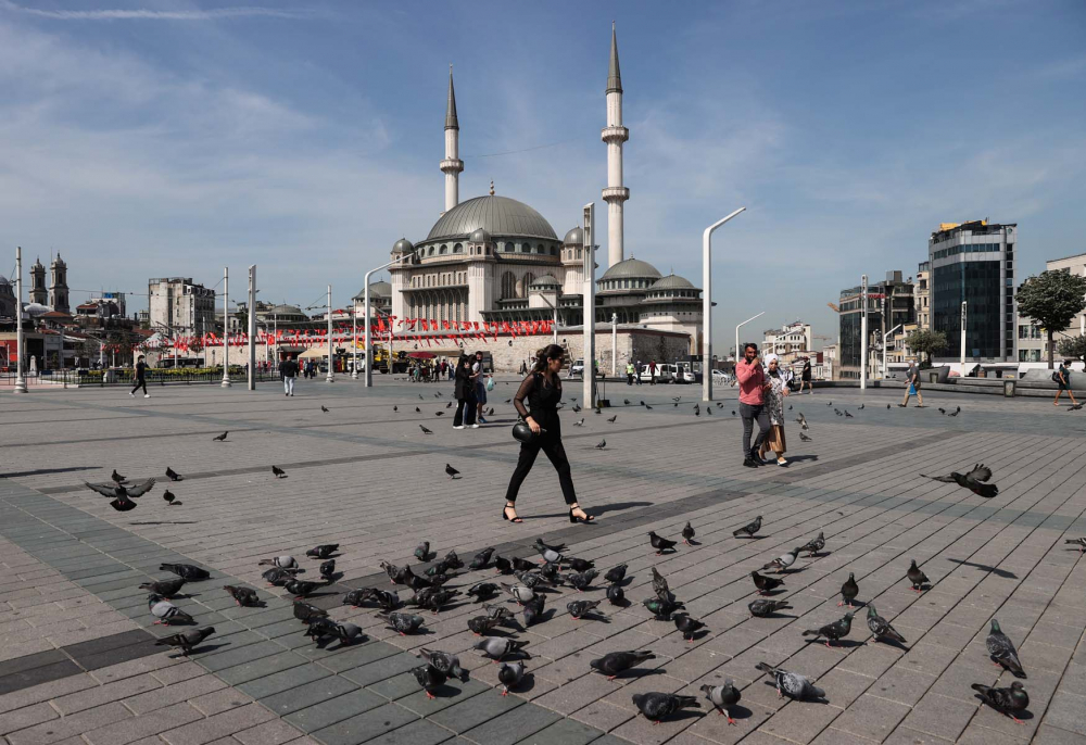 Sokağa çıkma kısıtlaması bitti, İstanbullular İstiklal Caddesine akın etti 2