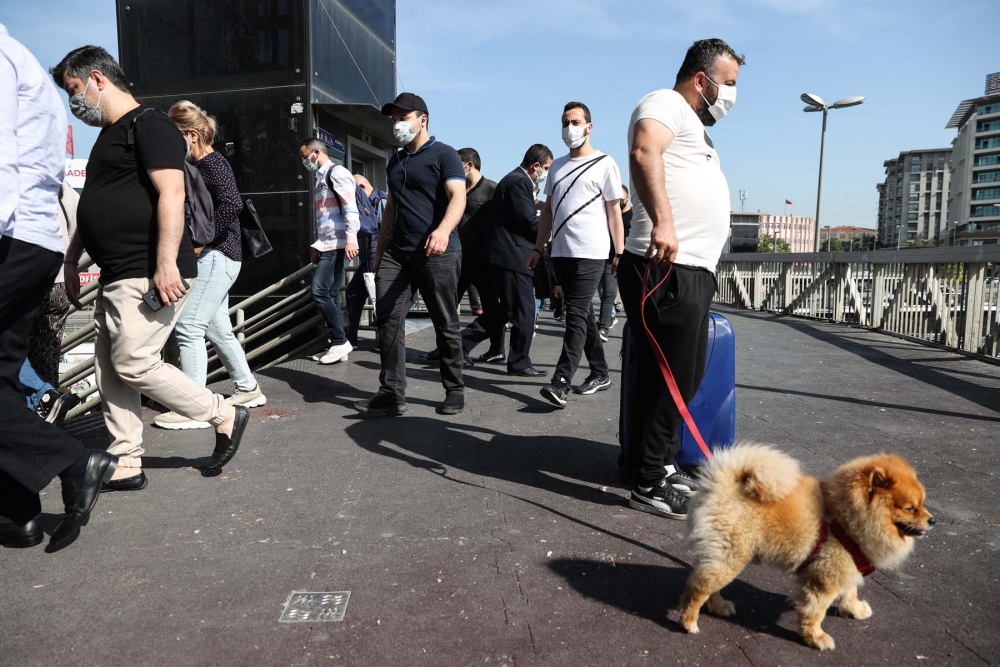 Sokağa çıkma kısıtlaması bitti, İstanbullular İstiklal Caddesine akın etti 6