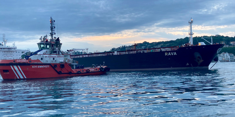 Ham petrol taşıyan tanker kıyıya sürüklendi! Boğaz, çift yönlü olarak gemi trafiğine kapatıldı 2