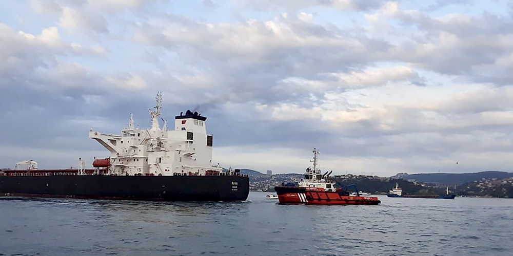 Ham petrol taşıyan tanker kıyıya sürüklendi! Boğaz, çift yönlü olarak gemi trafiğine kapatıldı 4