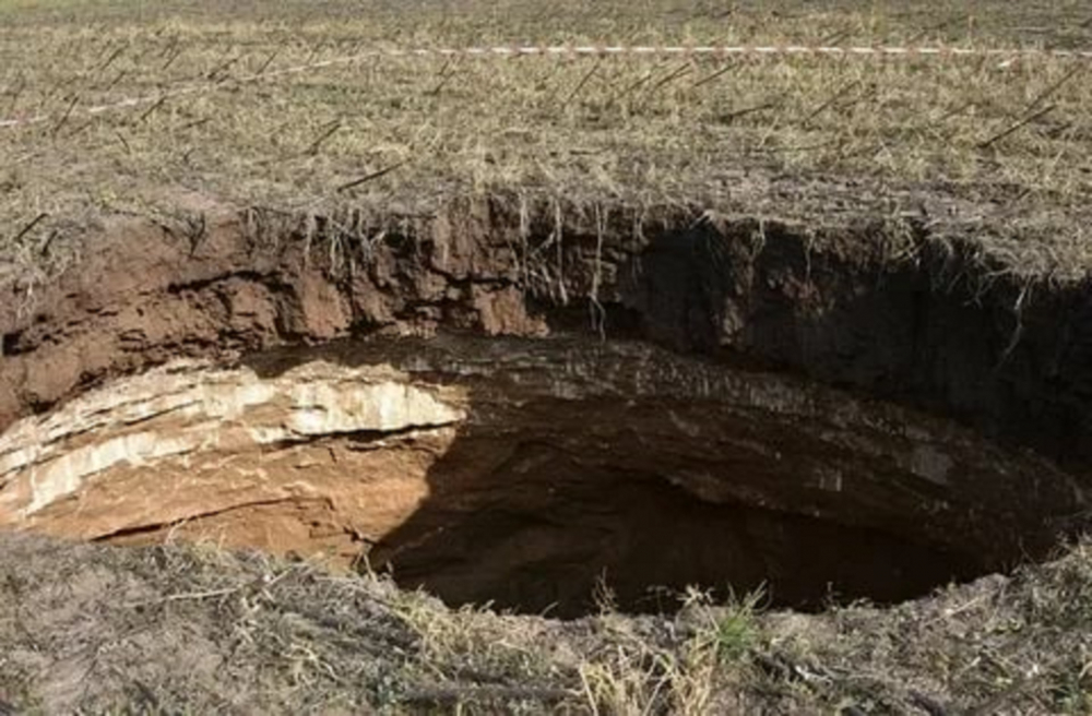 Bakmak bile cesaret ister! Konya'da 65 metre derinliğinde obruk oluştu 4