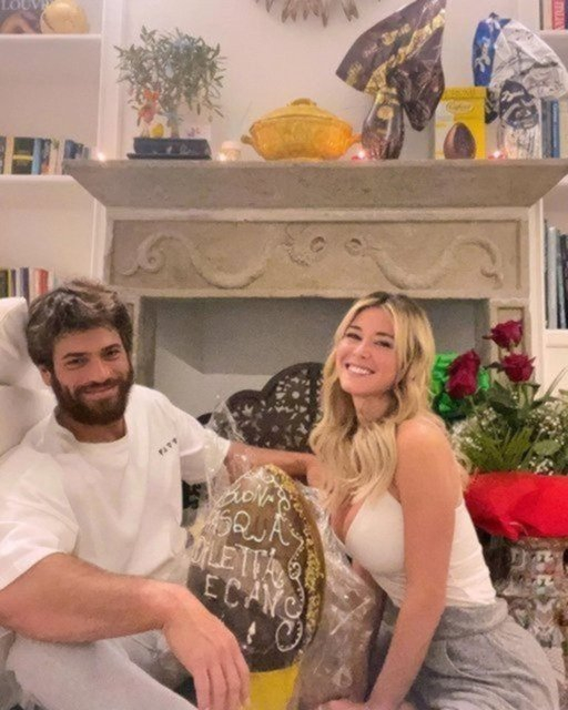 Can Yaman ve Diletta Leotta aşkı dolu dizgin devam ediyor! İkili Capri'de tatilde! 4