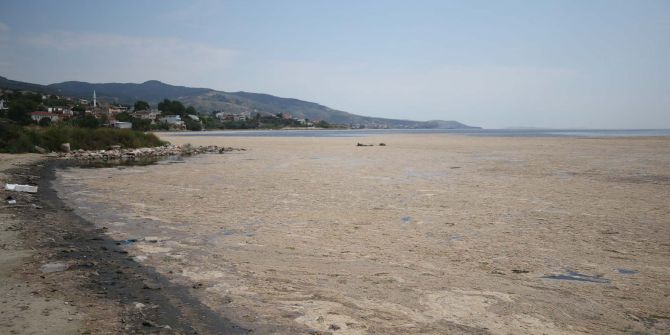 Marmara'da durum kötüleşiyor!  Müsilaj (deniz salyası) , Balıkesir Erdek'i esir aldı!