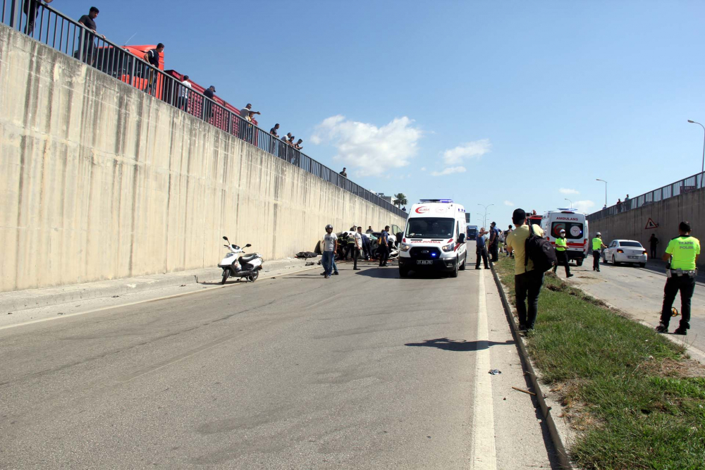 Hatay'da can pazarı! İki araç kafa kafaya çarpıştı: 3 ölü, 4 yaralı 2