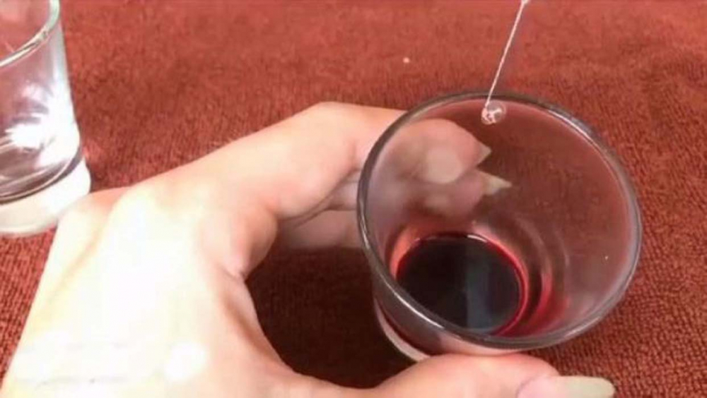 Çılgın deneyci herkesi şoke etti: Bir damla yılan zehri bakın kanı ne hale getirdi! 8