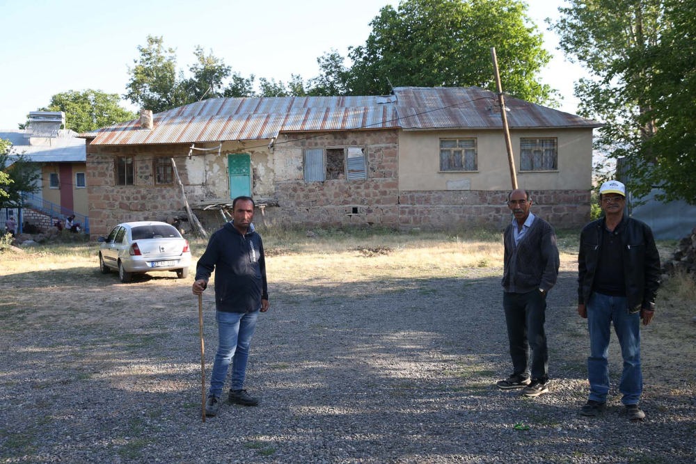 Bingöl depreminin hasarı gün ağarınca ortaya çıktı! Elazığ, Karakoçan'da birçok evde hasar oluştu 21