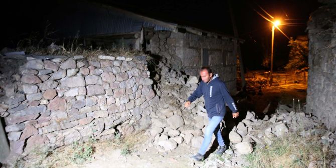 Bingöl depreminin hasarı gün ağarınca ortaya çıktı! Elazığ, Karakoçan'da birçok evde hasar oluştu