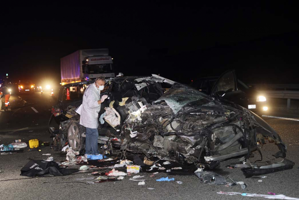 Ankara'da feci kaza! Hurdaya dönen araçtan sadece 1 kişi kurtuldu... 1