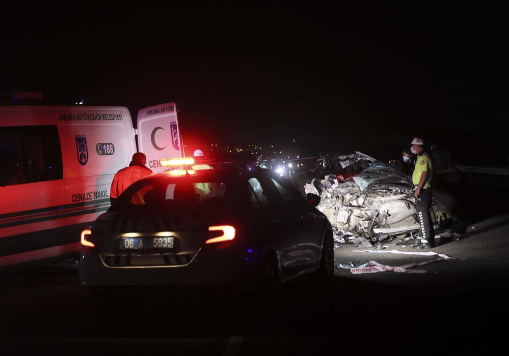 Ankara'da feci kaza! Hurdaya dönen araçtan sadece 1 kişi kurtuldu... 3